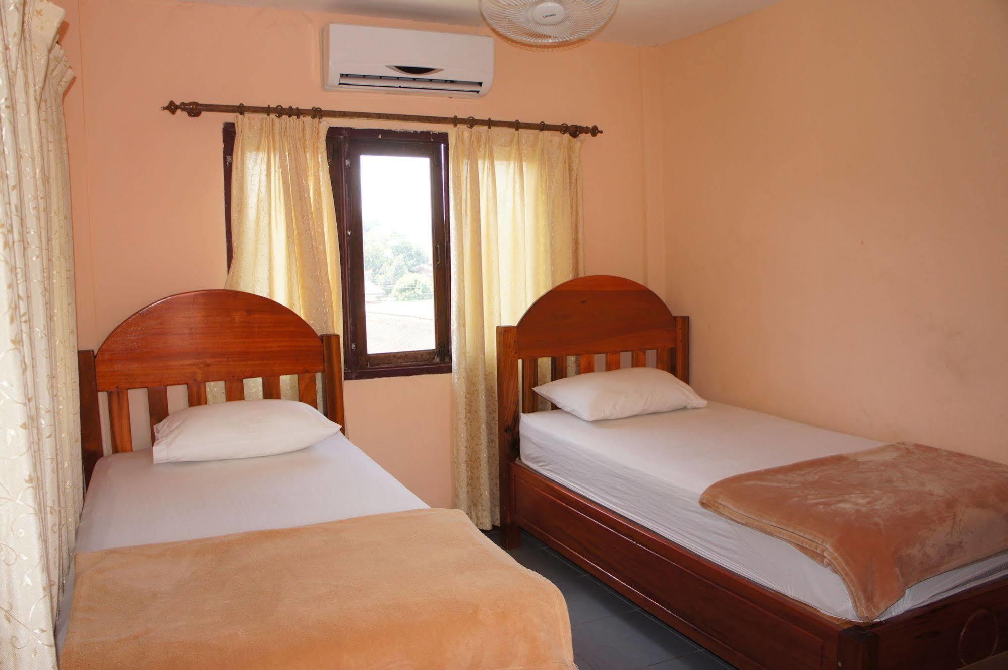 Viengsavanh Guesthouse Vang Vieng Bagian luar foto