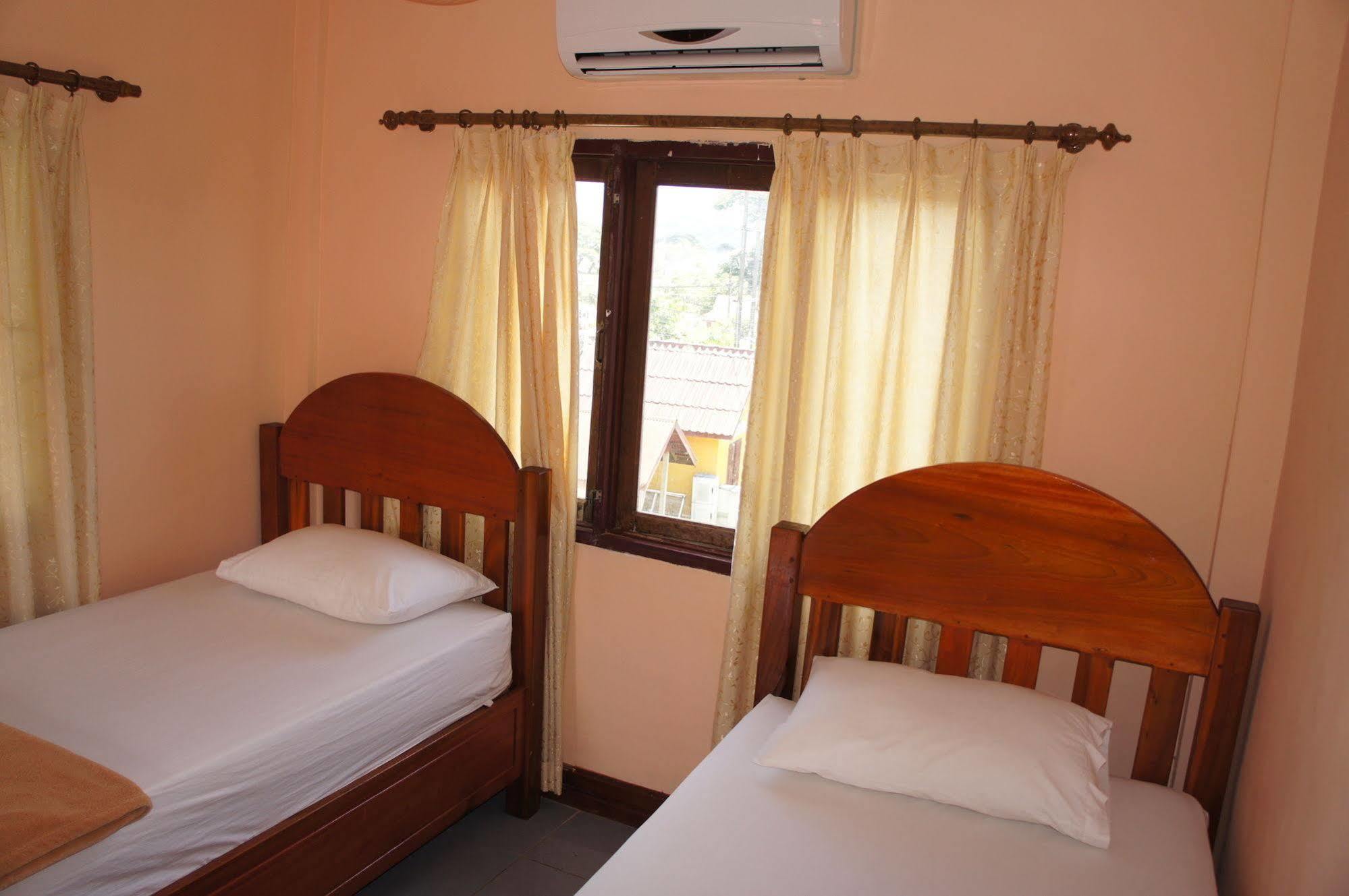 Viengsavanh Guesthouse Vang Vieng Bagian luar foto