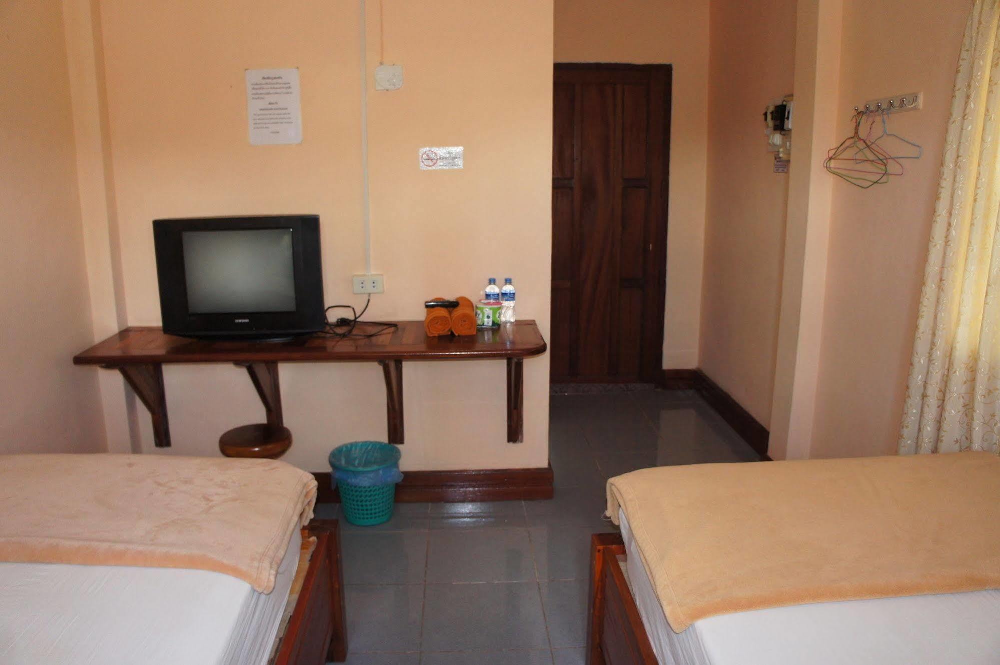 Viengsavanh Guesthouse Vang Vieng Bagian luar foto